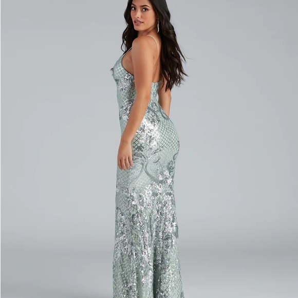 New Windsor mint green sequence formal gown size small - Picture 2 of 2